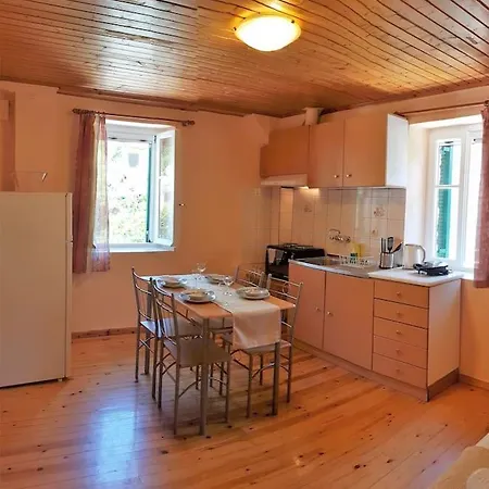 Apartment Karydia 4 Pers Lazaráta