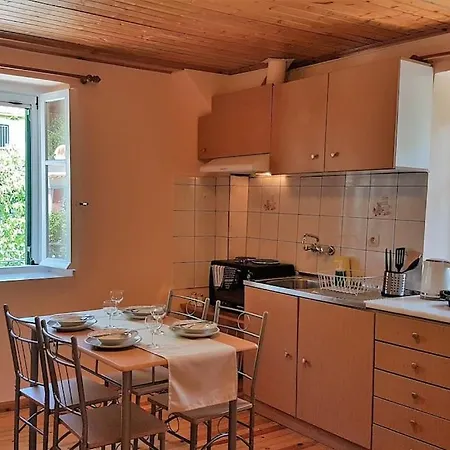 Karydia 4 Pers Διαμέρισμα Λαζαράτα