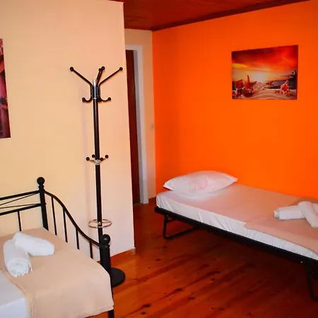 Karydia 4 Pers Λαζαράτα