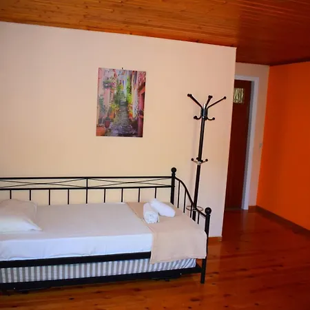 Karydia 4 Pers Λαζαράτα